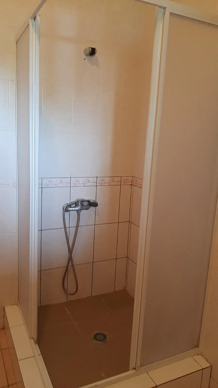Lotos bathroom and room facilities
